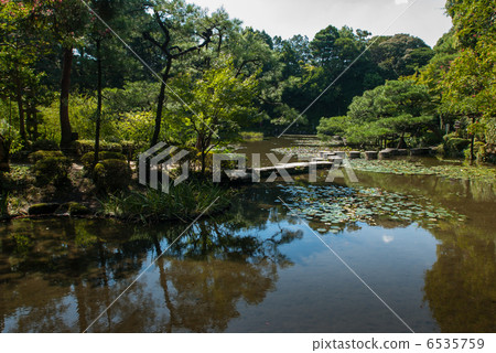 Heian Jingu Shrine Shinjyo Soryu Pond和Wolso橋 6535759