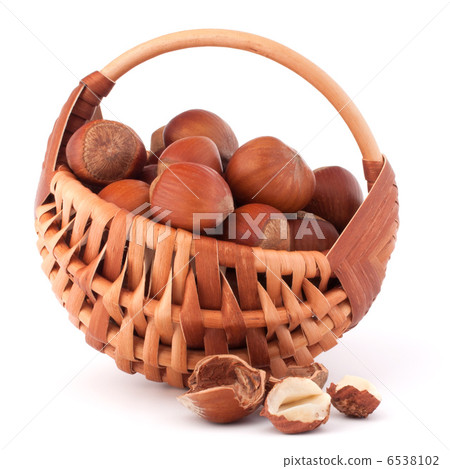 Hazelnuts in wicker basket 6538102