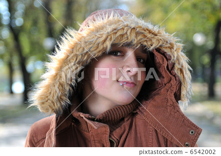 Young beautiful wonam in nature Young beautiful wonam in nature 6542002