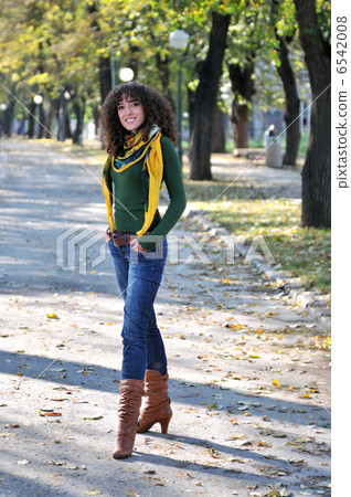 brunette Cute young woman posing outdoors 6542008