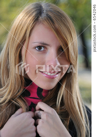 Young beautiful wonam in nature Young beautiful wonam in nature 6542046