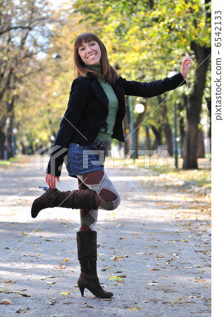 brunette Cute young woman smiling outdoors in nature brunette Cute young woman smiling outdoors in nature 6542133