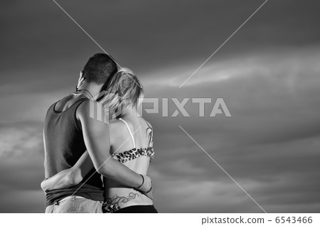 romantic urban couple dancing outdoor 6543466