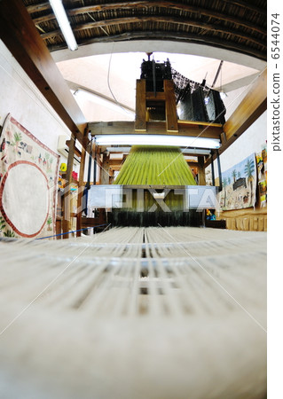 traditional arabic rug production 6544074