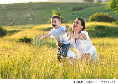 woman child bubble woman child bubble 6545985