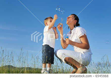 woman child bubble woman child bubble 6545988