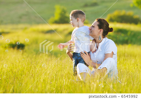 woman child bubble 6545992