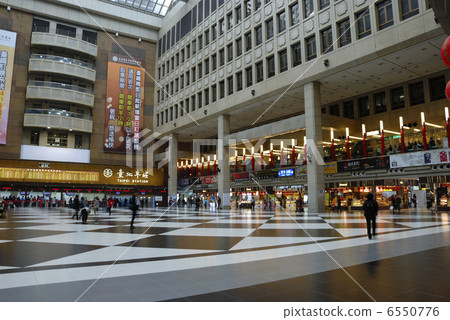 Taipei Station Concourse 6550776