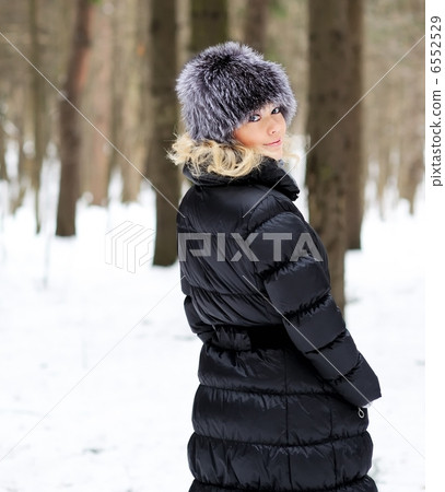 Beautiful lady in winter coat Beautiful lady in winter coat 6552529