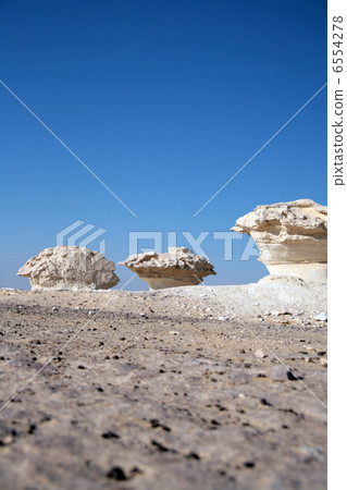 White desert 6554278