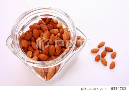 杏仁瓶（白色背景） 6554783