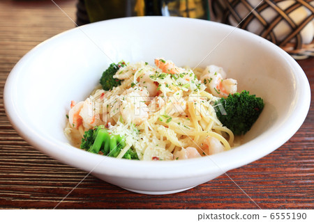 Delicious shrimp and broccoli pasta Delicious shrimp and broccoli pasta 6555190