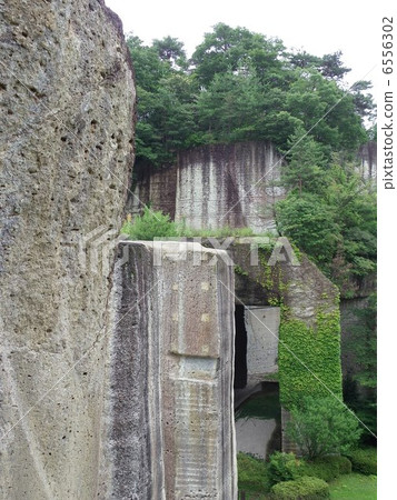 Oyaishi (vertical) 6556302