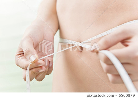 測量腰圍的婦女與措施 測量腰圍的婦女與措施 6560879