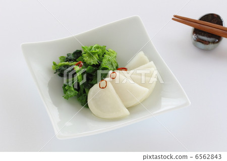 Shallow pickles of turnips 6562843