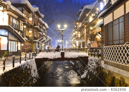 Ginzan hot spring in winter 6562930