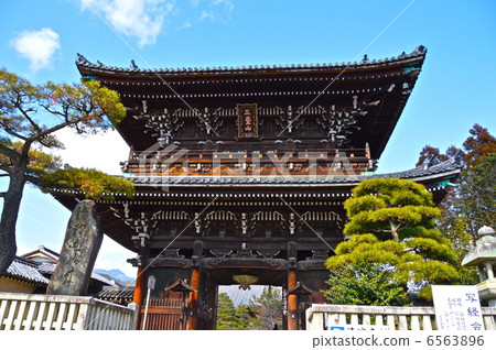 "Niben gate" of Kiyoshi-ji (Kagoshima-ku Kyoto Ward Oga Buddha Bamboo trees) 6563896