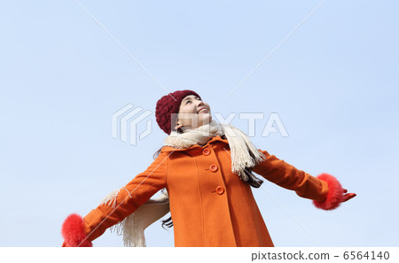 Winter blue sky and women Winter blue sky and women 6564140