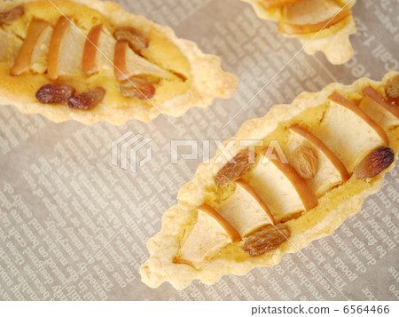 蘋果和葡萄乾餡餅（高角度） 6564466