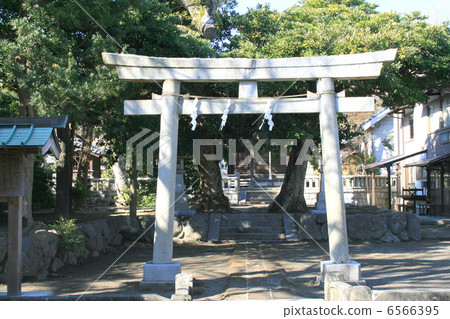 參觀上神神社監護人“八坂歐米茄” 參觀上神神社監護人“八坂歐米茄” 6566395