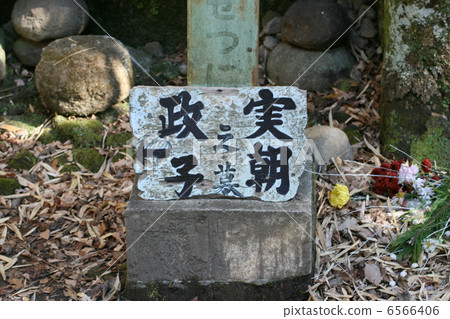Visit the grave of Mr. Hojo Hojo who is quietly sleeping 6566406