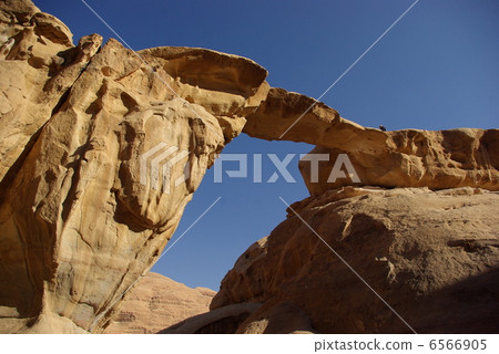 Desert landscape 6566905