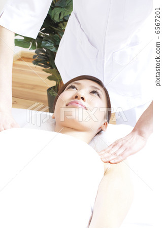 Women who receive esthetic 6567201