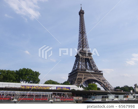 Eiffel Tower and Cruise Ship Eiffel Tower and Cruise Ship 6567998