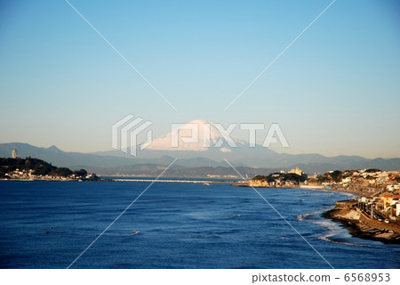 Enoshima from Inamuragasaki and Mt. Fuji 6568953