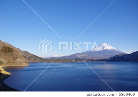 Lake Motosu and Mt. Fuji 6569409
