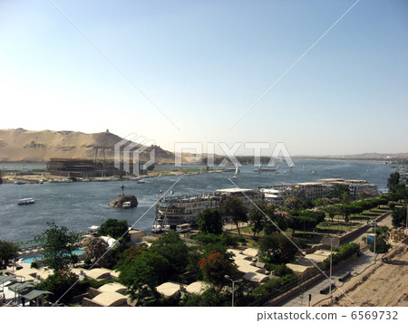 Nile on the streets of Abu Simbel (Aswan) Nile on the streets of Abu Simbel (Aswan) 6569732