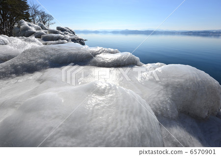 在豬苗代湖噴灑冰-2 在豬苗代湖噴灑冰-2 6570901
