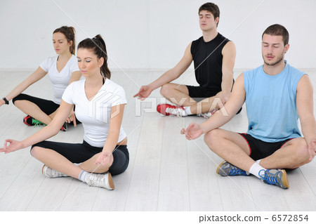 young people group in fitness club young people group in fitness club 6572854