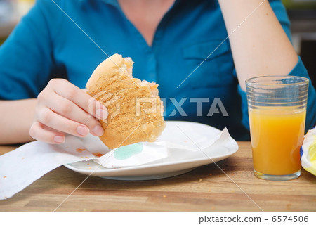 woman eating at an restaurant woman eating at an restaurant 6574506