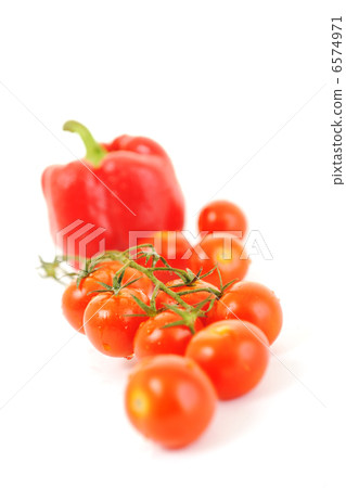 tomato and paprika 6574971