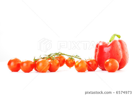 tomato and paprika 6574973