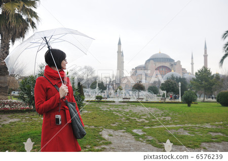 woman visit ancient istambul in turkey woman visit ancient istambul in turkey 6576239