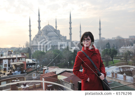 woman visit ancient istambul in turkey 6576296