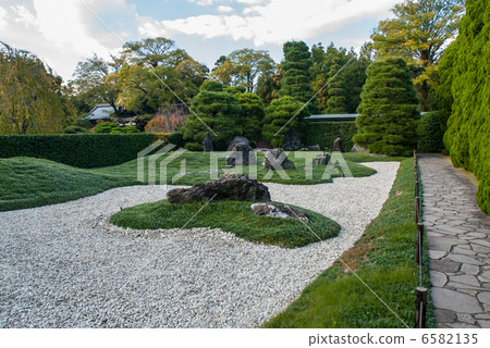 Seongnam-myon Castle-South garden 6582135