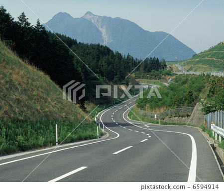 Yufu-dake and road 6594914