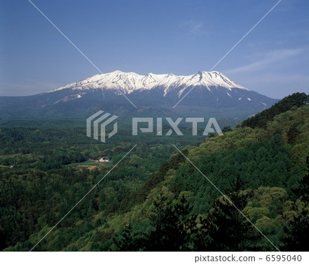 Mt. Ontakeyama在春天 6595040