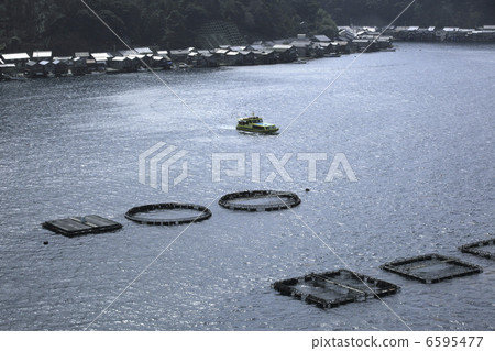 在Ine海灣的遊船 6595477