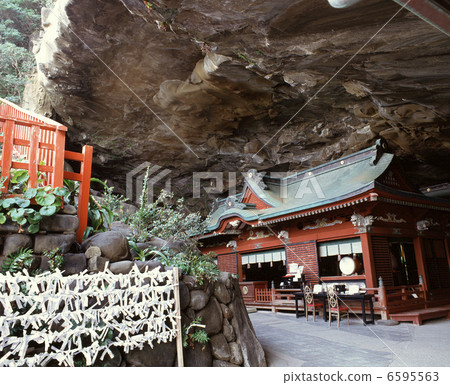 Shido Shrine 6595563