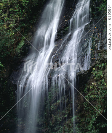 Biwa waterfall 6595994