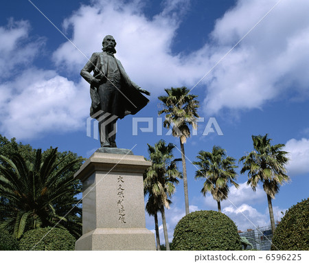 Toshimichi Okubo的雕像 6596225