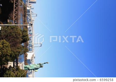 Odaiba Beach Park in fine weather Odaiba Beach Park in fine weather 6599258