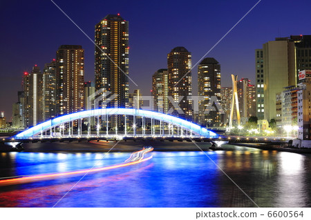 永久橋和河城21的夜景 6600564