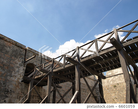 世界遺產聖地亞哥古巴的聖佩德羅德拉洛卡城堡(古巴)的大門 世界遺產聖地亞哥古巴的聖佩德羅德拉洛卡城堡(古巴)的大門 6601059