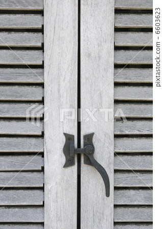 The key to the opening shutter 6603623