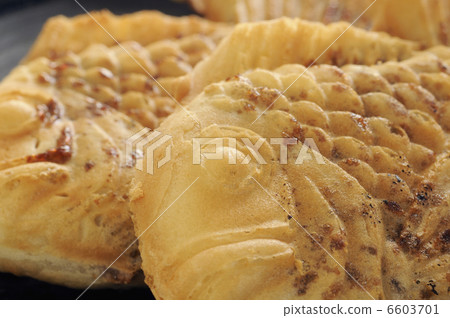 Up of the treasure trove on the plate Up of the treasure trove on the plate 6603701